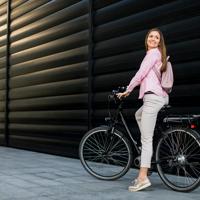 Discover the key factors to consider when choosing an electric bike for city commuting, along with some noteworthy options available today.