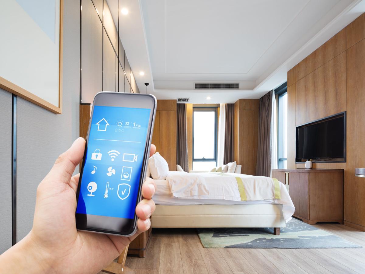 Smart home control via smartphone